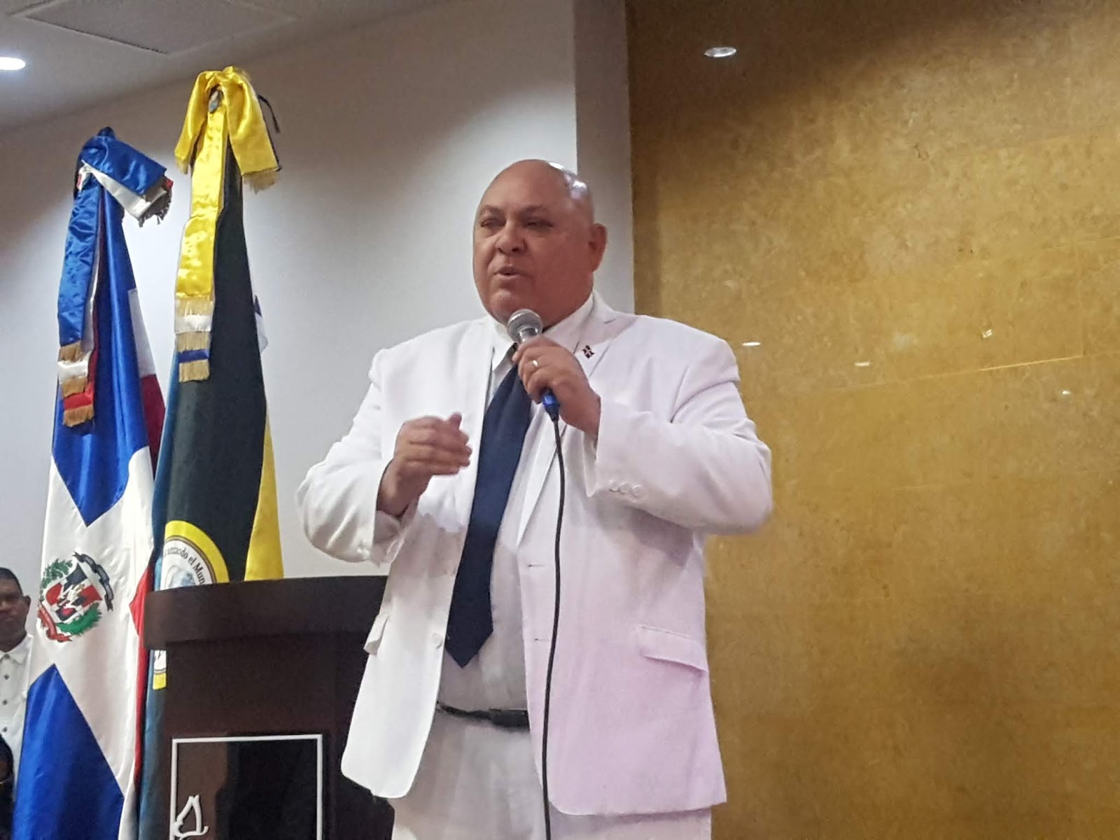 El-Pre-candidato-del-PTD-José-Cristopher