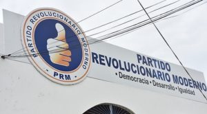El Partido Revolucionario Moderno (PRM) anunció que participará en la “Marcha contra la corrupción, la impunidad y el secuestro institucional“ que organiza la Coalición Democrática.  La marcha partirár a las 10 de la mañana del próximo domingo, desde el parque Enriquillo, en la avenida Duarte, hasta el Altar de la Patria, en el parque Independencia, donde será leído un documento.  El PRM invitó a sus dirigenstes del Distrito Nacional y la provincia Santo Domingo a participar en la actividad.  «República Dominicana vive un momento crucial para la sobrevivencia de su institucionalidad democrática, amenazada por las pretensiones continuistas del Partido de la Liberación Dominicana», explicó la organización opositora en un documento enviado a ALMOMENTO.NET.  Agregó que “este momento reclama el concurso y la unidad de propósitos de todas las fuerzas sociales y políticas del país interesadas en restablecer el pleno ejercicio de la democracia, anulado o distorsionado por el partido gobernante”.  La Coalición está dirigida por los comunicadores Juan Bolívar Díaz, Altagracia Salazar, Homero Figueroa, el economista José Rijo, los empresarios Antonio Taveras Guzmán y Claudia Capano, y los activistas sociales Manuel Robles y Jonathan Liriano.  También, la educadora María Teresa Cabrera, el dirigente político Rafael Chaljub Mejía, Natalia Mármol, César Pérez, Rafael Toribio, Fernando Henríquez, Brinella Fernández, Luis Eduardo Tomos, Pedro Pablo Yermenos y Vielka Polanco, entre otros.