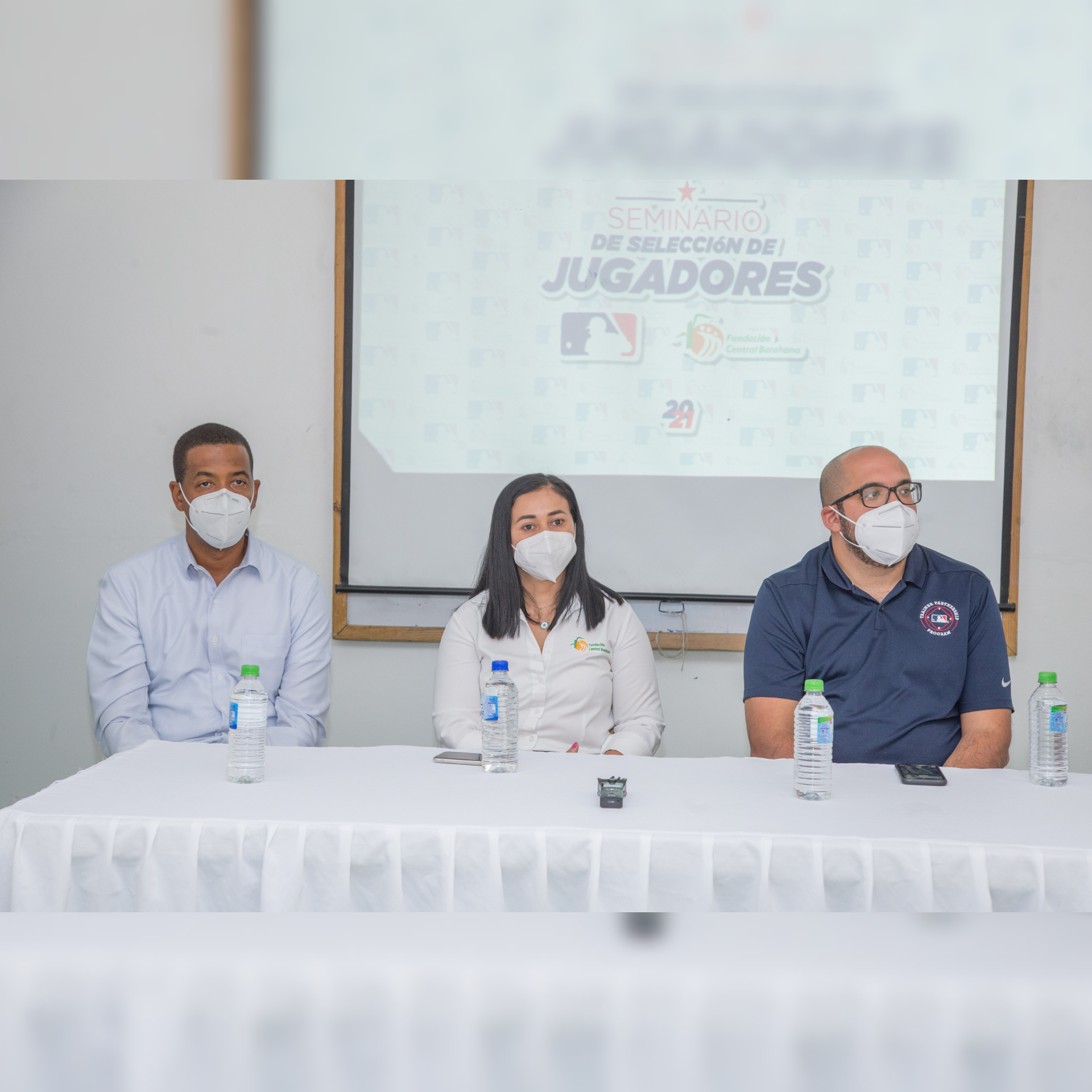 Directivos de la FCB y de la MLB durante el acto de inicio de los programas virtuales.   