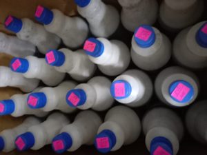 (FOTO) Parte de los productos químicos decomisados en una ferretería del municipio de Tenares, provincia Hermanas Mirabal.