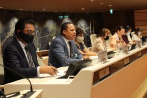 El doctor Eddy Alcántara (segundo desde la izquierda) habla este lunes en la asamblea de la UNCTAD, que se celebra en Ginebra, Suiza.