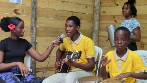 73090269_1685420175617074_r_