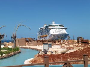 El Imponente Crucero Adventure of the Seas Arriba al Puerto Turístico Cabo Rojo en Pedernales