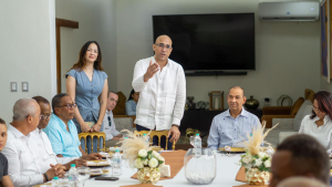 Deligne Ascensión Almuerza con el Empresario Natanael Gutiérrez en Barahona