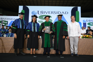 2-El rector Edwin Reyes encabezó la ceremonia de entrega del Doctor Honoris Causa a Cristian Reyna.