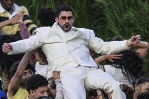 Bad Bunny convierte el Super Bowl en una celebración de la identidad latina con un conjunto diseñado por Zara