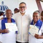 Desarrollo de la Comunidad certifica a 123 emprendedores tras concluir cursos técnicos en Monte Plata