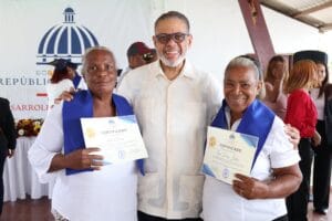 Desarrollo de la Comunidad certifica a 123 emprendedores tras concluir cursos técnicos en Monte Plata