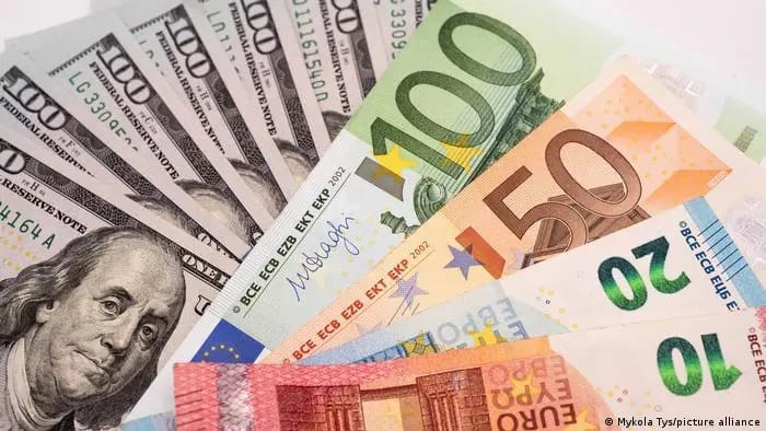 El dólar sube de cara al fin de semana: así se cotiza junto al euro