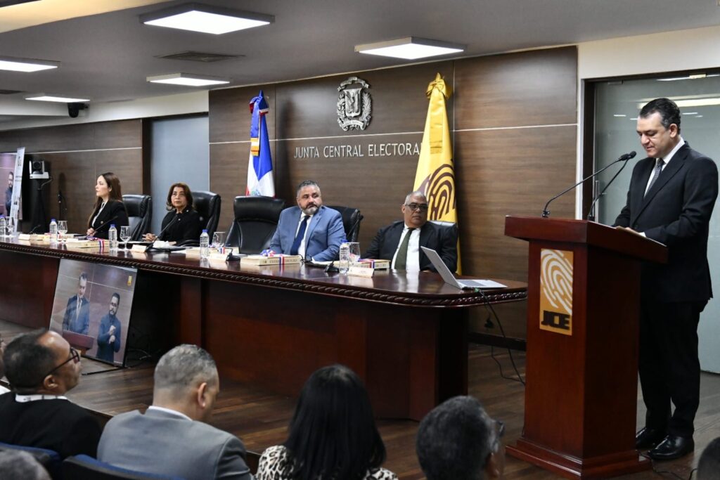 JCE presenta calendario electoral para 2028 y el Libro de Resultados Electorales 2024
