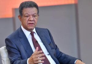 Leonel opina sector eléctrico no recibe «inversiones necesarias»