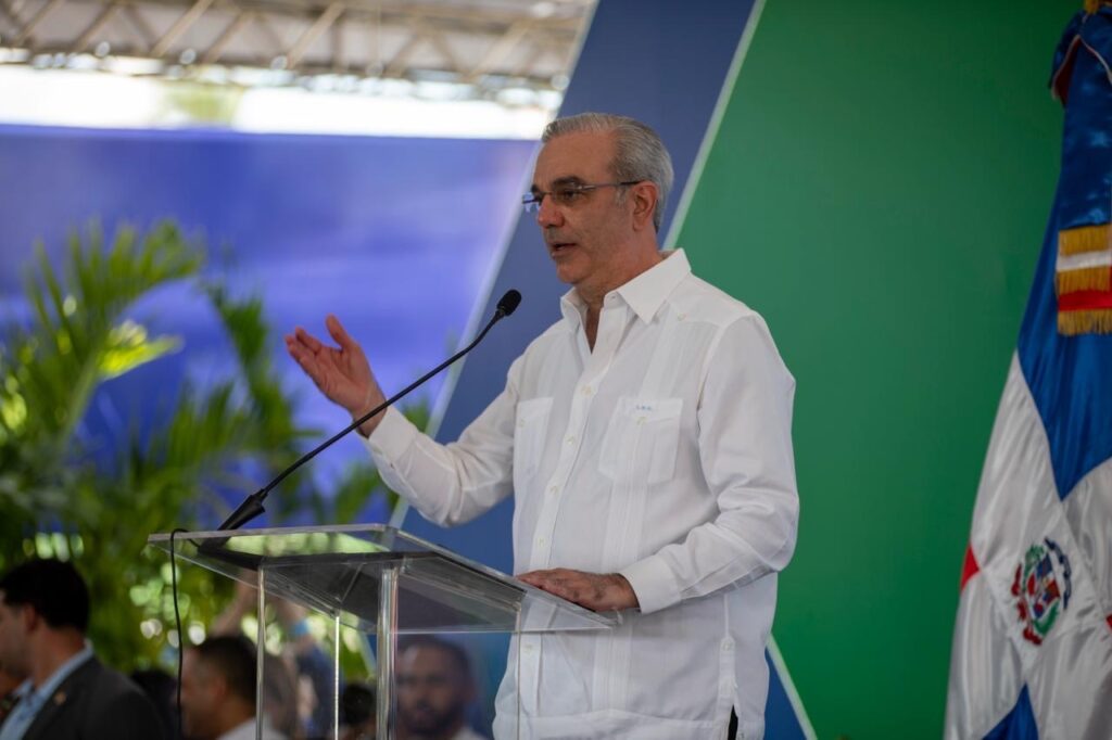 Luis Abinader pone en marcha la Línea 2C del Metro de Santo Domingo; beneficiará a más de un millón de habitantes