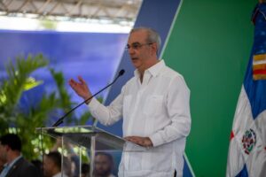Luis Abinader pone en marcha la Línea 2C del Metro de Santo Domingo; beneficiará a más de un millón de habitantes