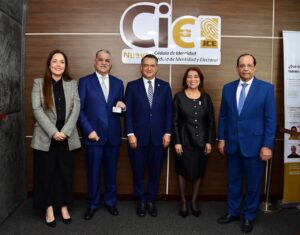 Miguel Vargas respalda proceso de cedulación y afirma que la oposición deberá unirse para ganar en 2028