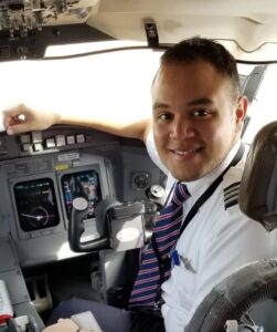 Piloto de origen dominicano permanece preso en Guinea tras aterrizaje para repostar combustible