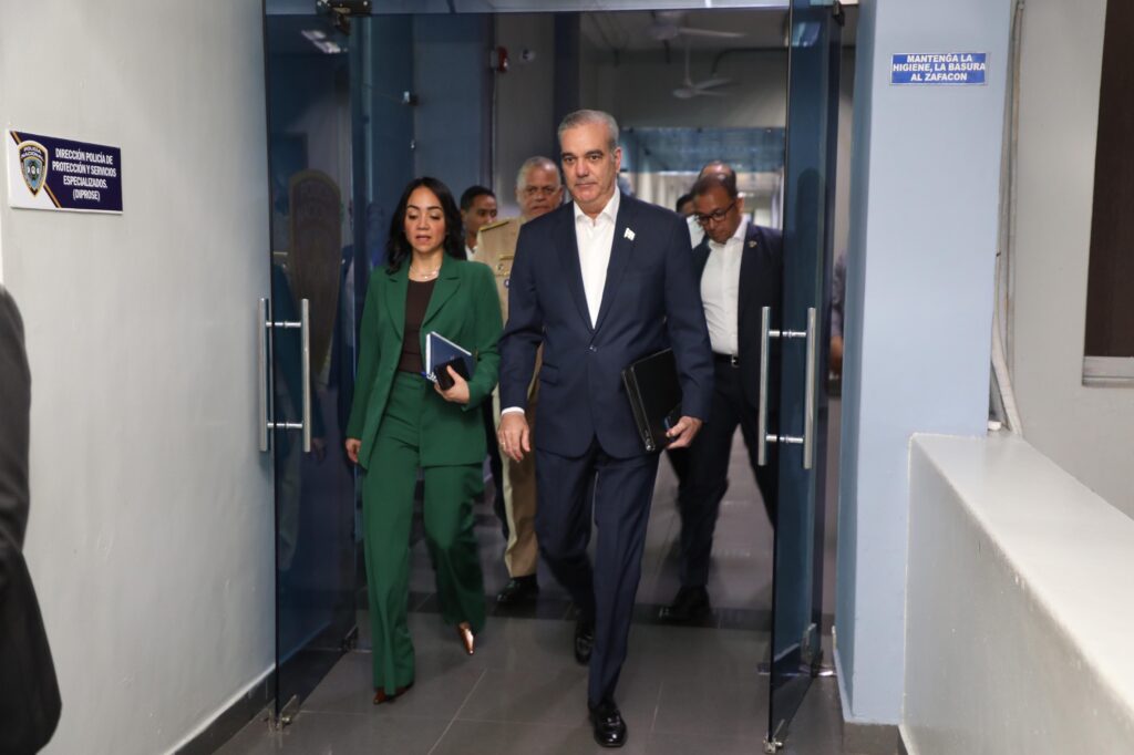 Presidente Abinader aprueba resolución que crea el SISMAP Seguridad Ciudadana para fortalecer gestión policial