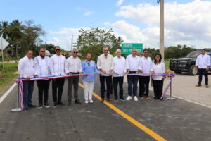 Presidente Abinader inaugura reconstruida carretera que comunica Villa Riva con la Autopista del Nordeste