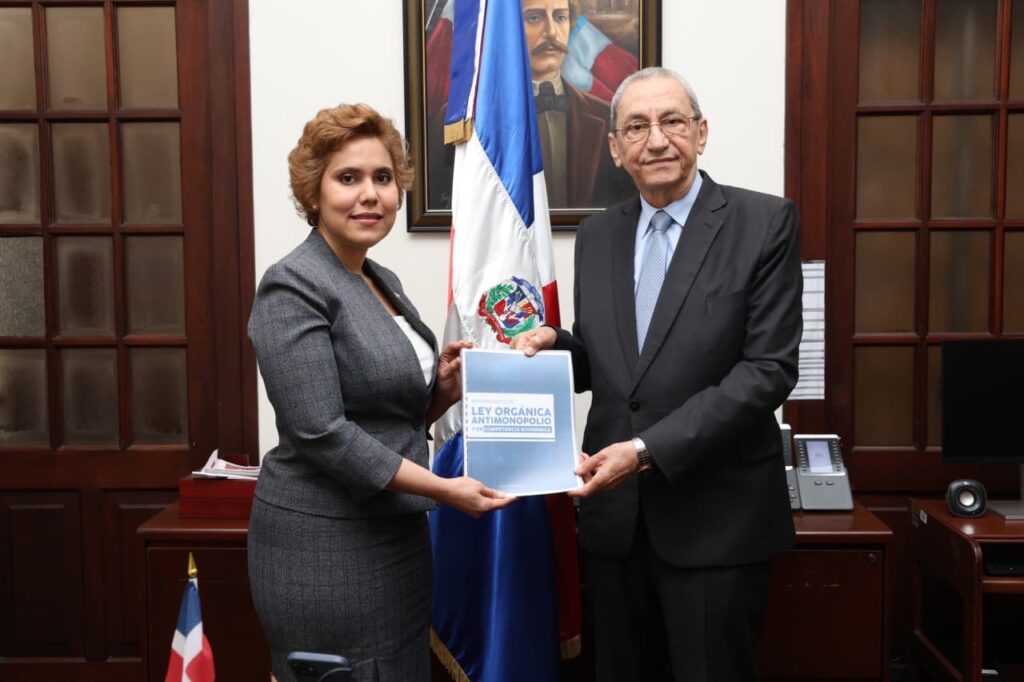 ProCompetencia entrega al Poder Ejecutivo anteproyecto de reforma a la Ley 42-08