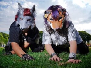 ¿Qué son los Therians y cómo se comparan con otras tendencias juveniles del pasado?