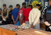 ¡Mano dura en Barahona! Autoridades capturan a cuatro hombres y desmantelan puntos operativos en barrios locales