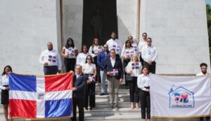 CONALECHE deposita ofrenda floral en el Altar de la Patria por el 182 aniversario de la Independencia